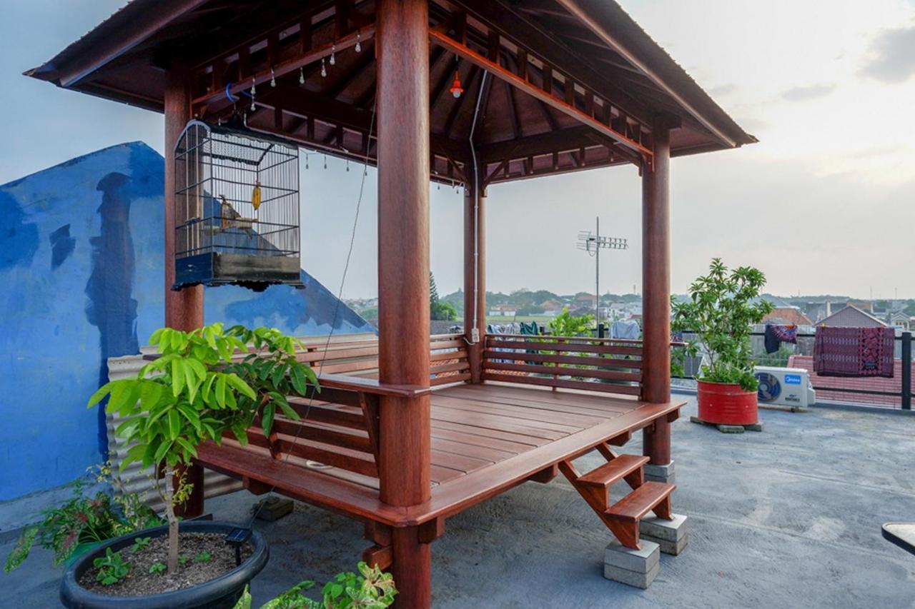Отель Reddoorz Near Jalan Adi Sucipto Solo Экстерьер фото